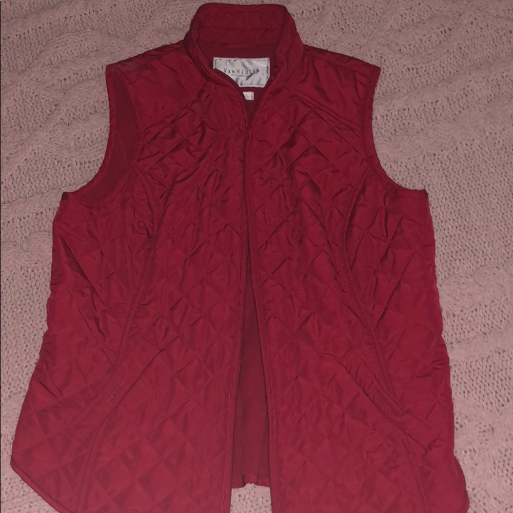 Super cute vest! ✨
